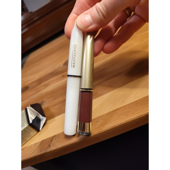 Max Factor Lipfinity Lipstick #196 Beaming, Discontinued In USA New Old Stock - Picture 5 of 5